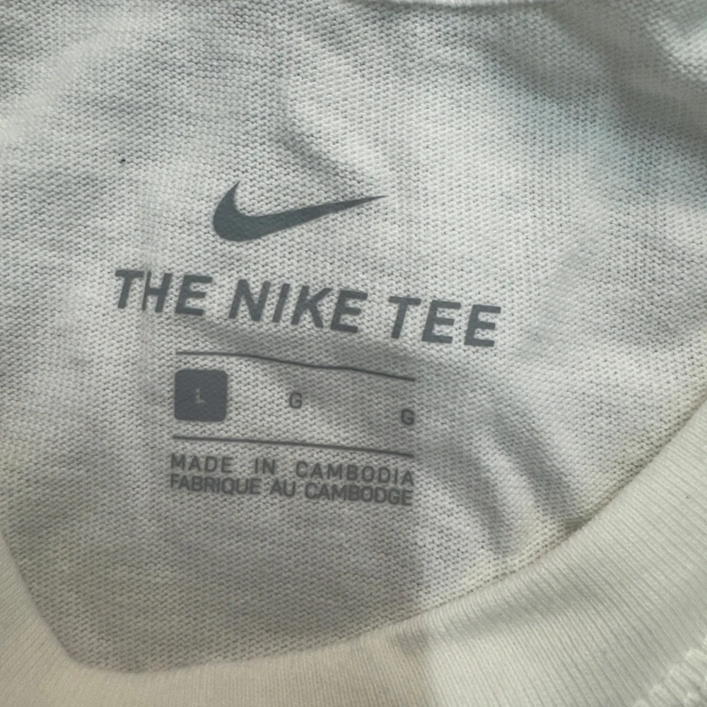 NWT Nike Sportswear Mens Loose Fit Pocket T-Shirt White DB3249-100 Size L NEW